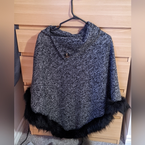 Classic Faux Fur Cape - Picture 2 of 2